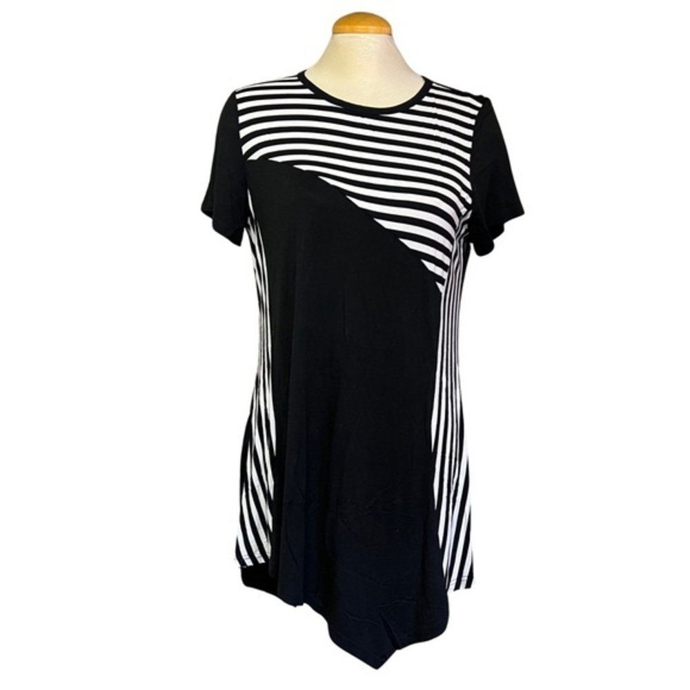 Red Coral Women’s Large Black and White Striped Long Tee